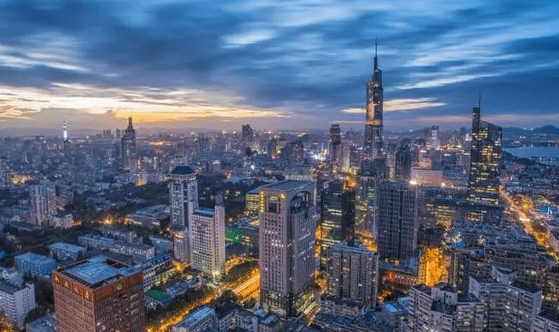 十一(yī)樓市(shì)觀察｜到(dào)訪暴增，淩晨熬夜看(kàn)房(fáng)！南(nán)京有(yǒu)房(fáng)企宣稱熱(rè)銷12億